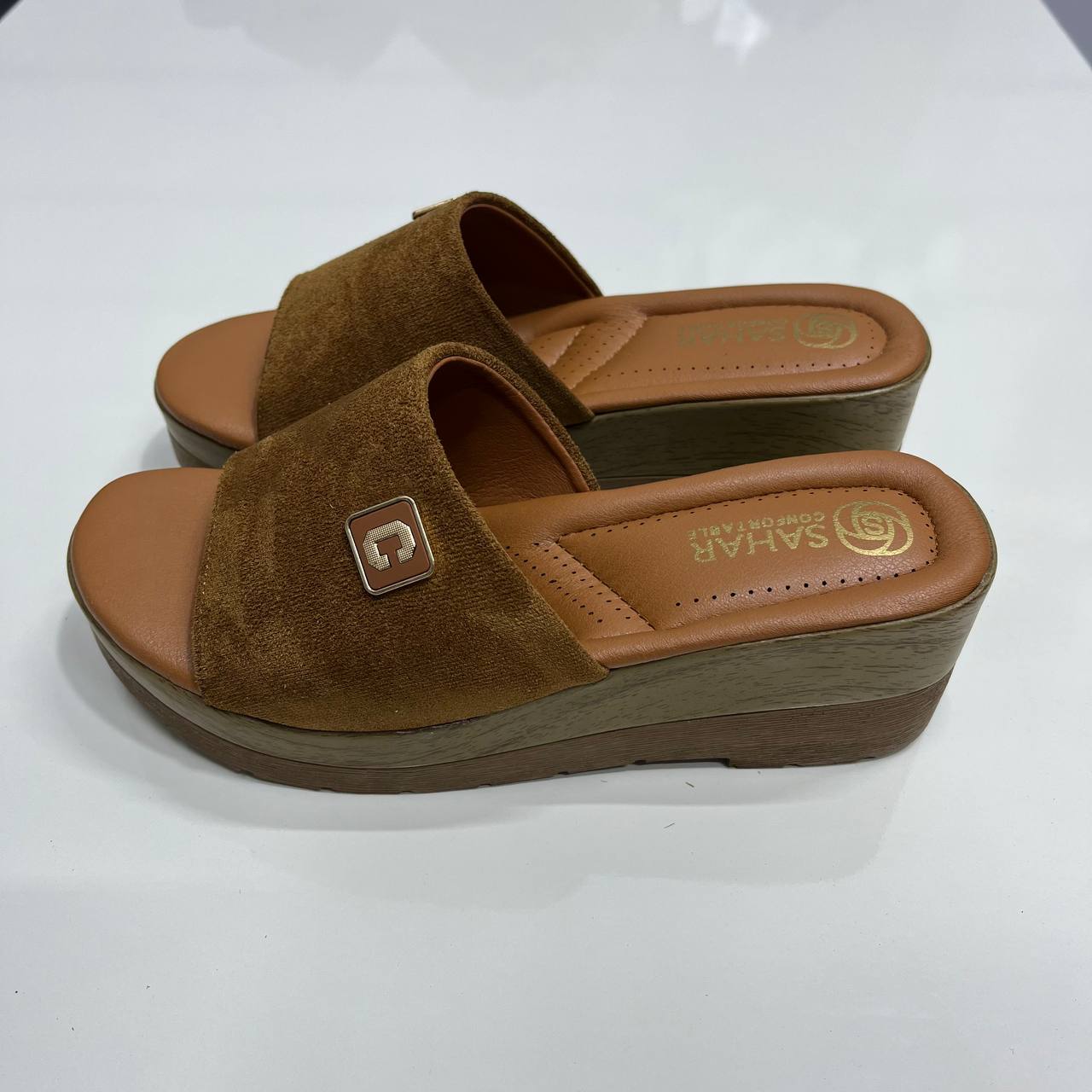 Sandal SAHAR